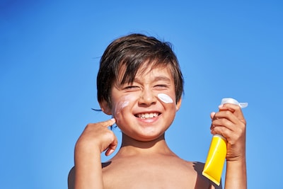 Stukken goedkoper en brandt niet: deze zonnebrand heb je komende zomer nodig