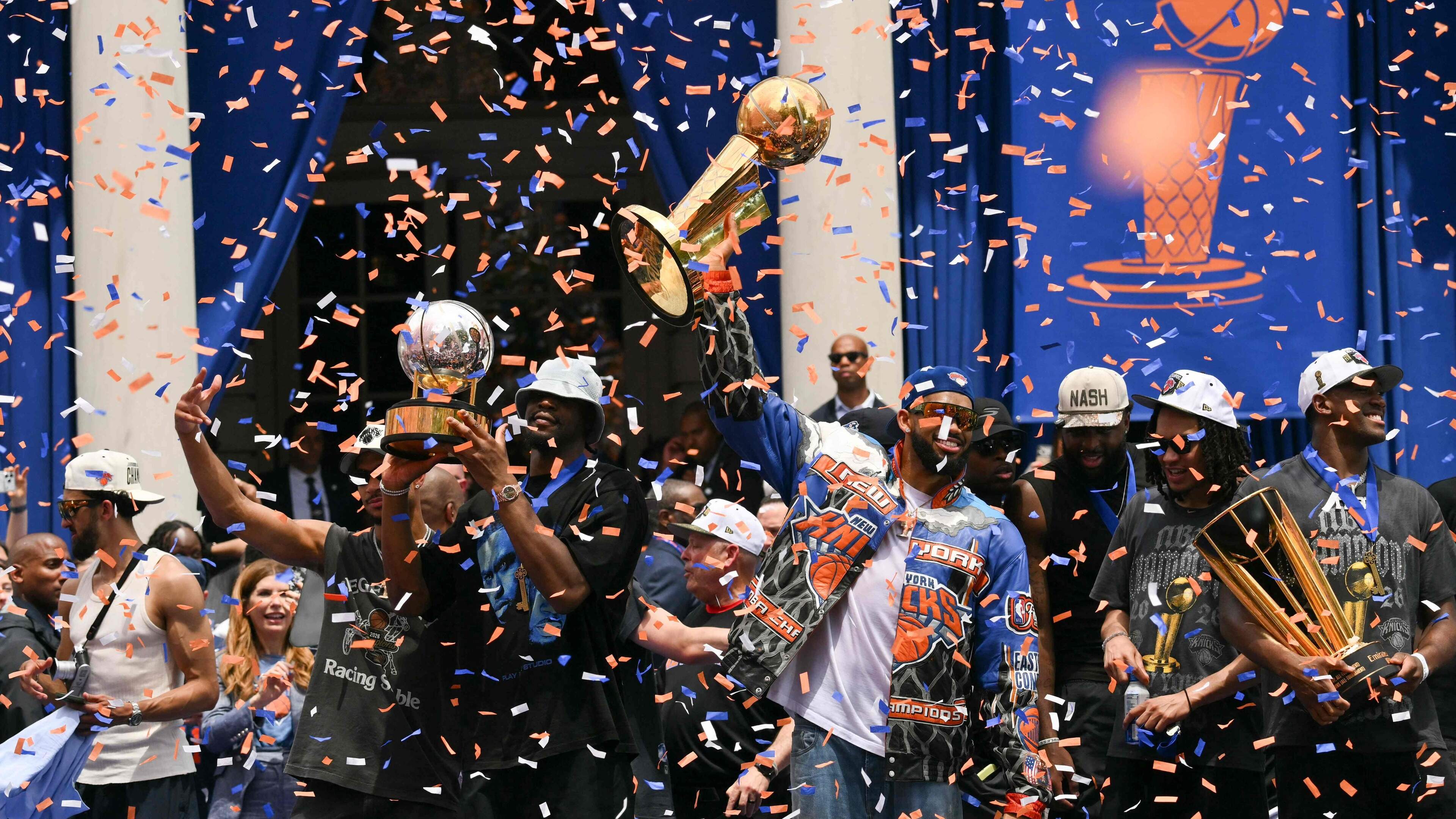 New York volledig op stelten: Knicks-fans vieren eerste NBA-titel in 52 jaar met parade