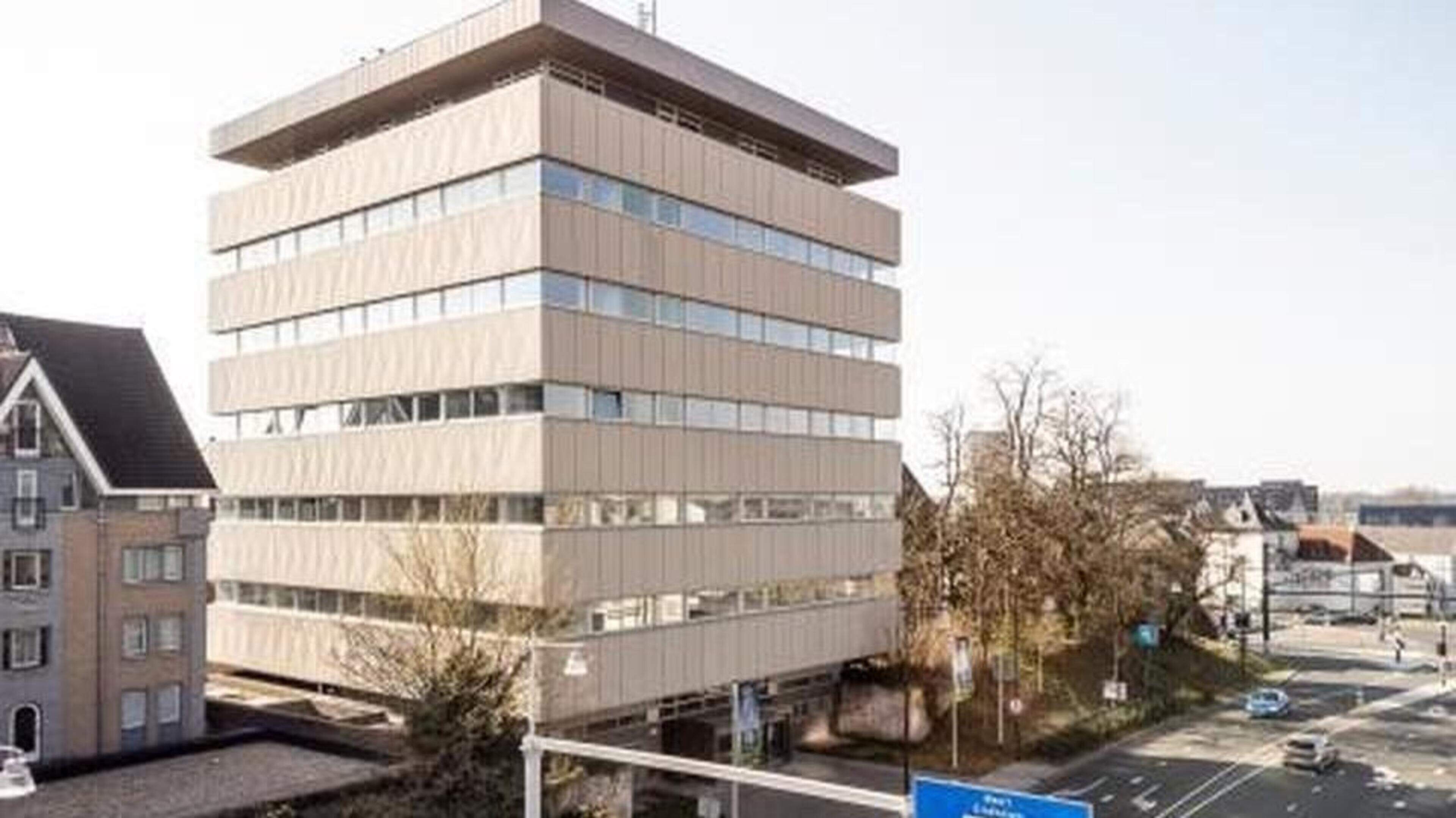 Opvangplek voor tweehonderd Oekraïense vluchtelingen in Roermond wordt openbaar geveild na faillissement Gooise miljonair en slager