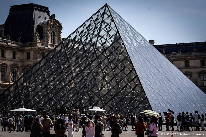 Directeur Louvre stelt dat museum 'buiten adem' is