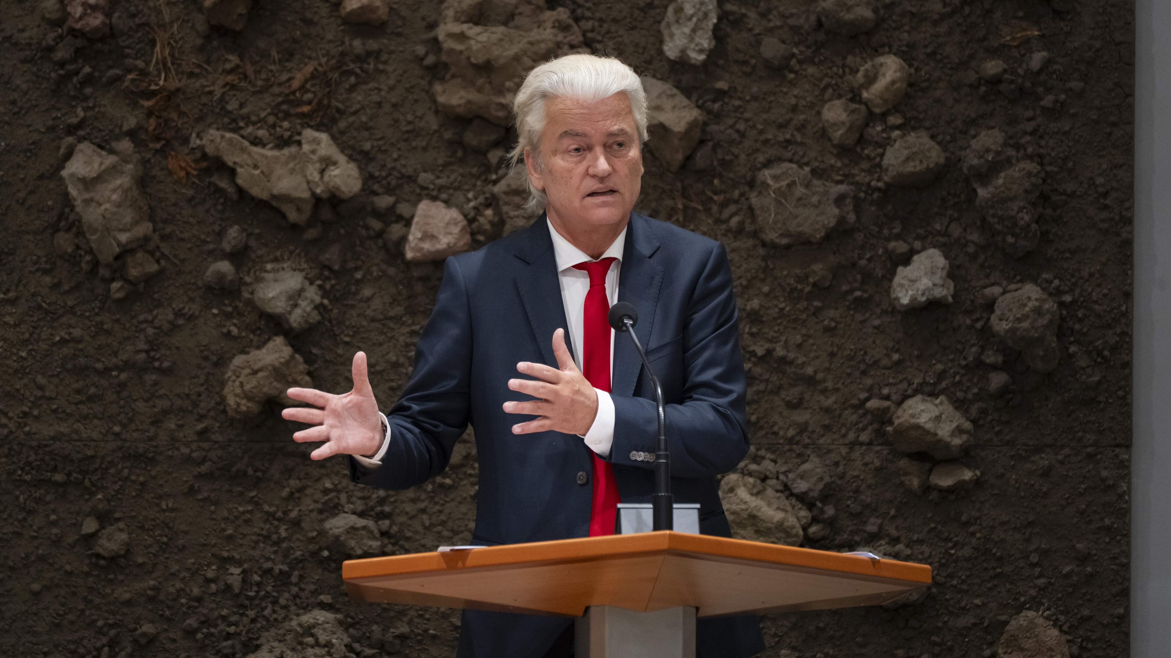 Organisaties willen alsnog vervolging Wilders afdwingen om tweet
