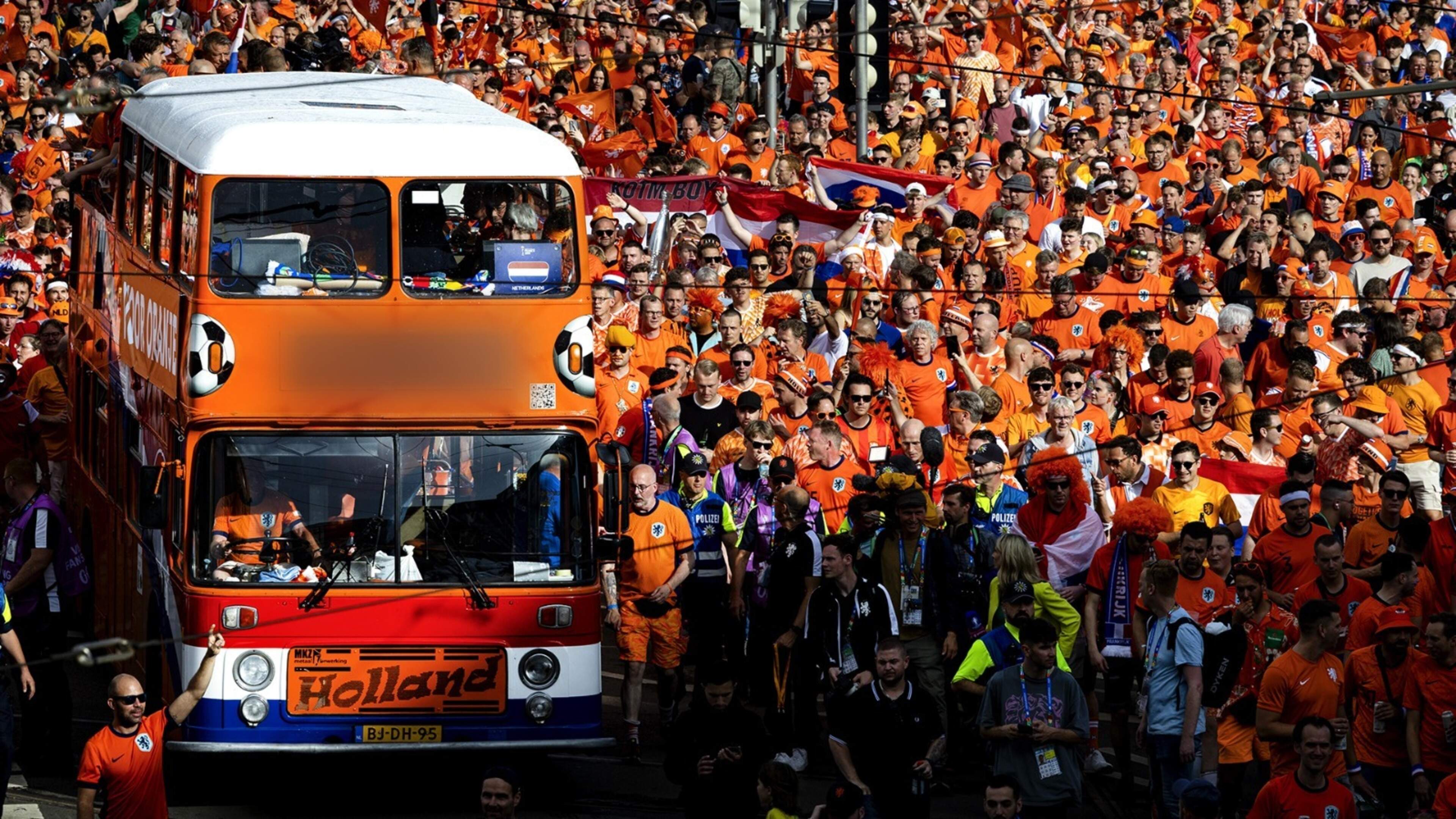LIVE Nederlands elftal | Spanning stijgt richting clash met Japan, Oranje-legioen viert feest in Dallas