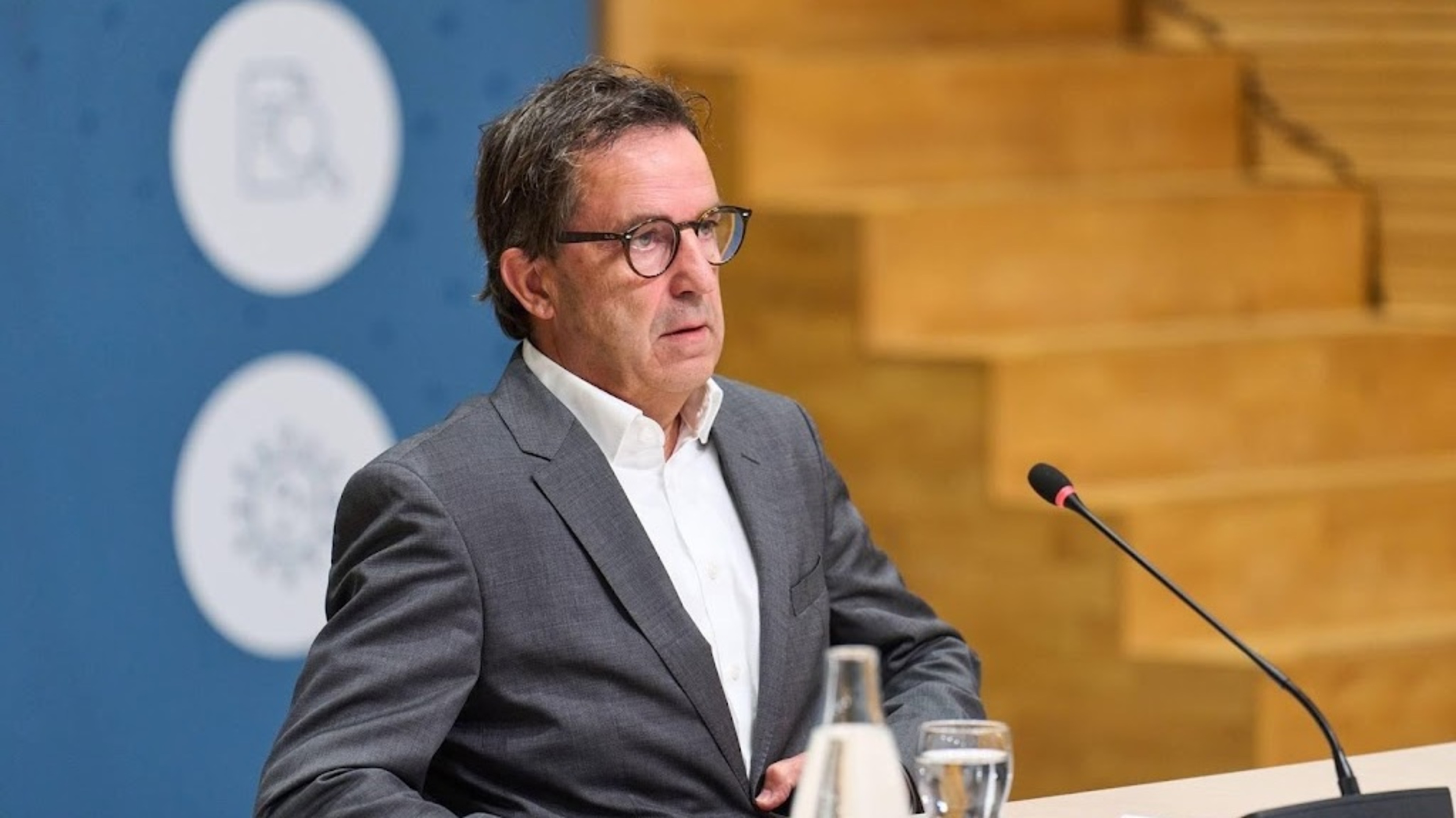 Gommers: geld was reden om niet altijd patiënten over te nemen