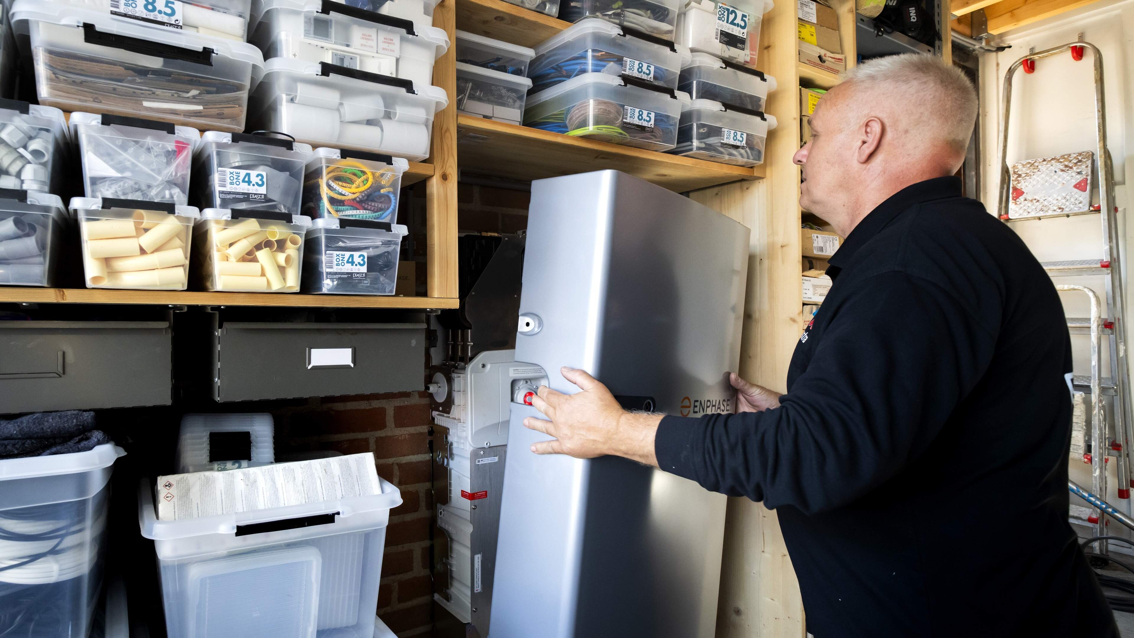 Verkopers thuisbatterij geven hoog op van verbetering energielabel, maar klopt dat wel? Zo zit het