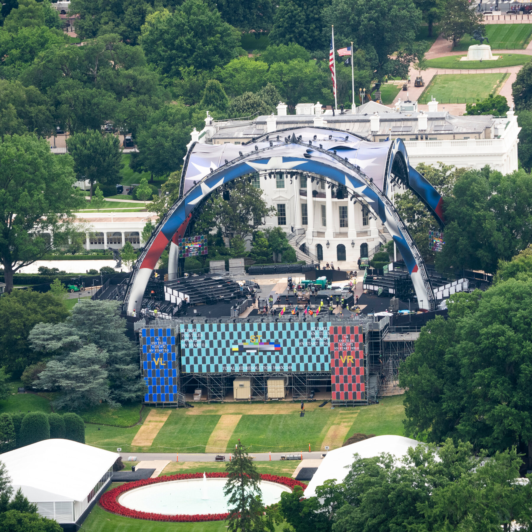 For His 80th Birthday, Trump Brought a Cage Match to the White House Lawn