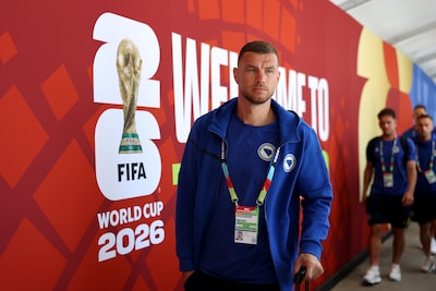 Bosnië start met sterspeler Dzeko tegen Canada, PSV’er Bajraktarević is basisplaats kwijt