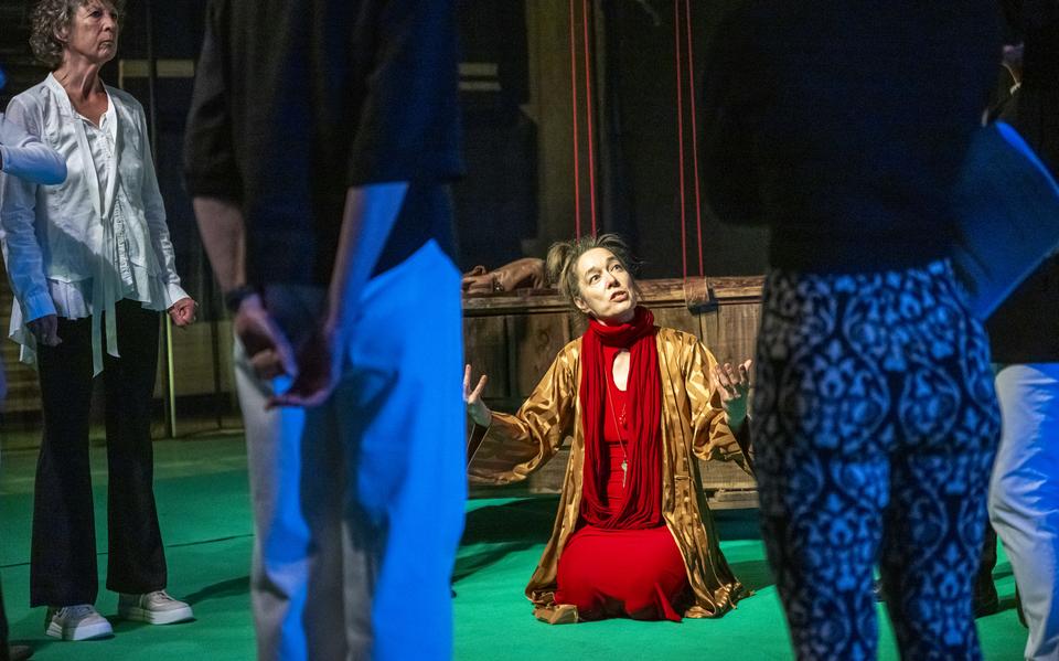 Hoe Betsy (56) met theater eenzaamheid oplost in een aardappelschuur in haar geboortedorp Annen
