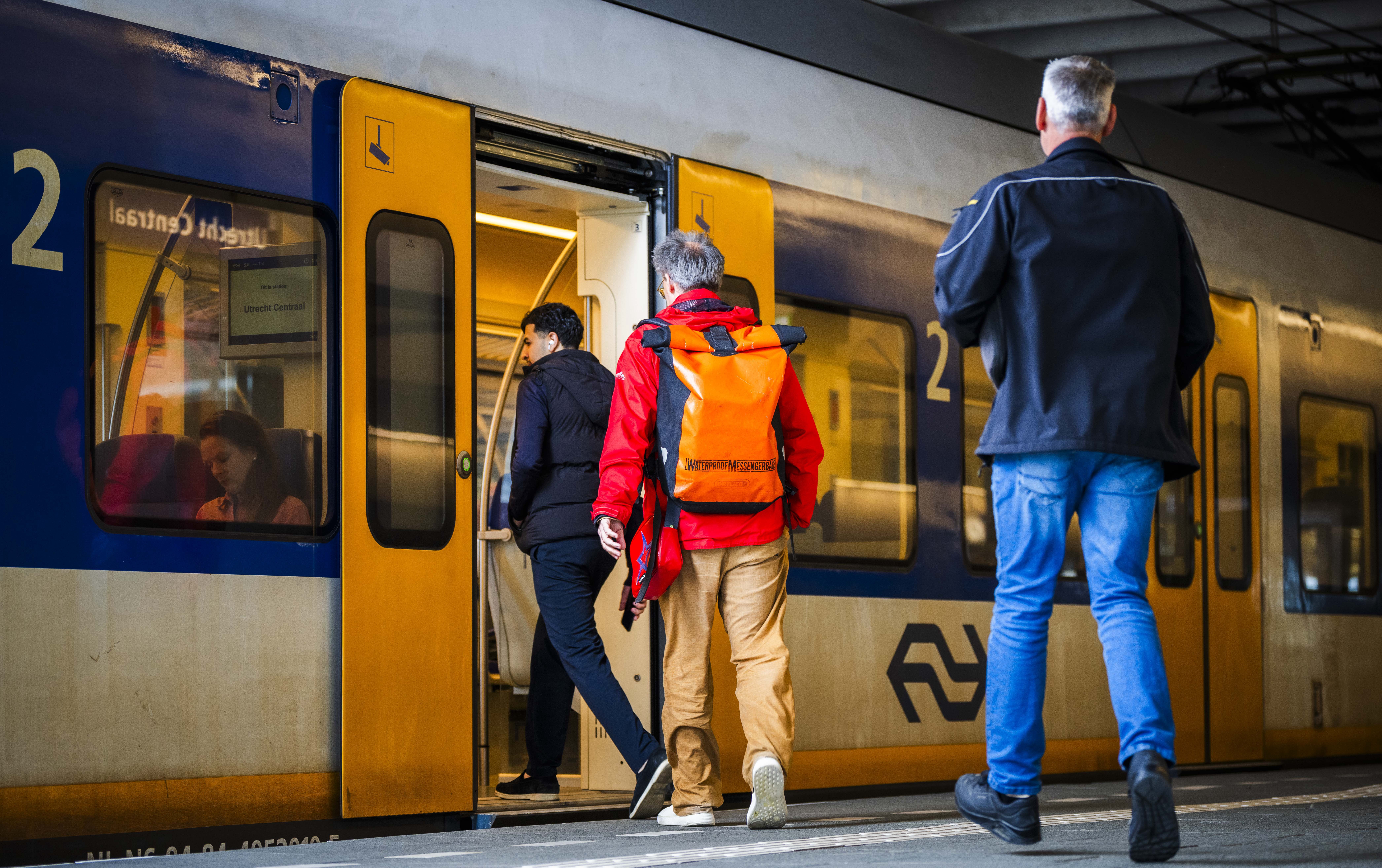 Nieuw treinabonnement kost 49 euro, maar files zullen volgens experts nauwelijks afnemen