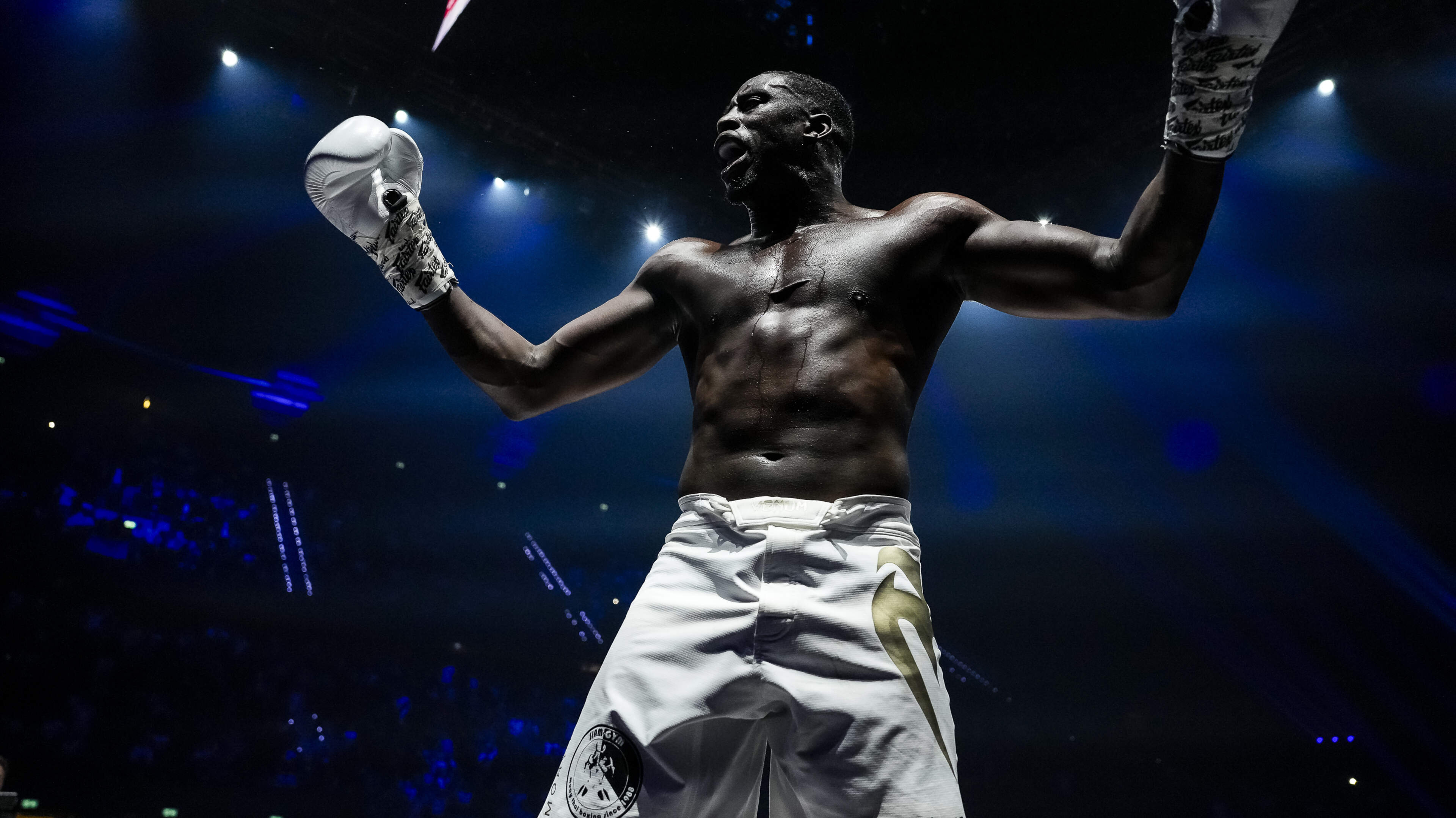 Mory Kromah kleineert gehavende Antonio Plazibat na Glory-knock-out: ’Dat zal dan meteen de laatste keer zijn dat je zoiets voelt’