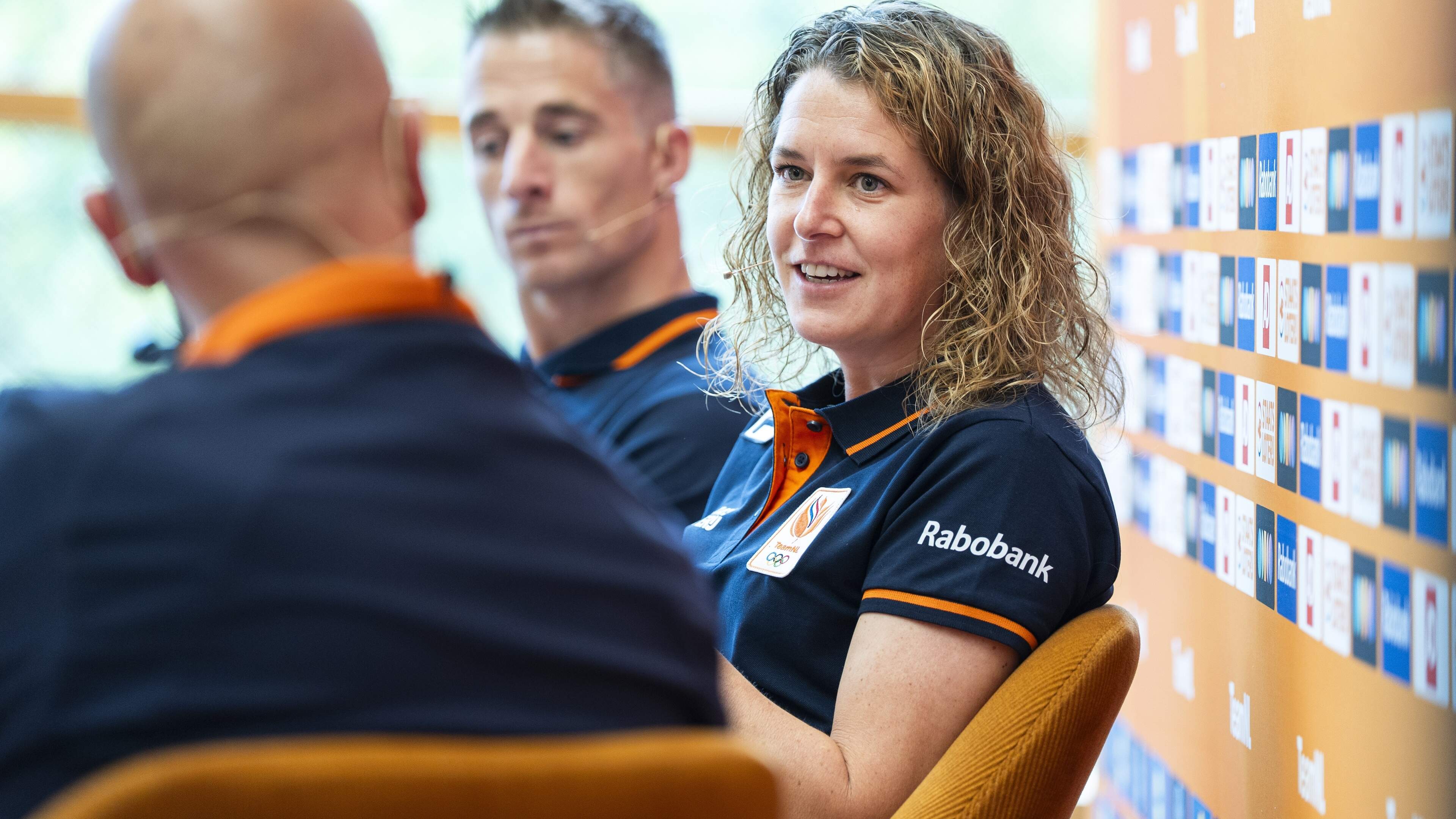 Chef de Mission Ireen Wüst vindt nieuwe rol nog mooier dan die van schaatsster: ’Naast de sporters staan, niet als bobo op de tribune’