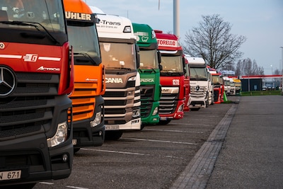 Grote zorgen om parkeerplekken vrachtwagens langs snelweg: tekort kan oplopen tot 7000