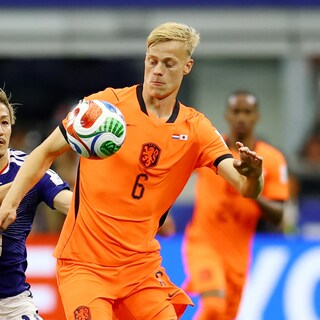 Nederlands elftal begonnen aan eerste WK-duel tegen Japan