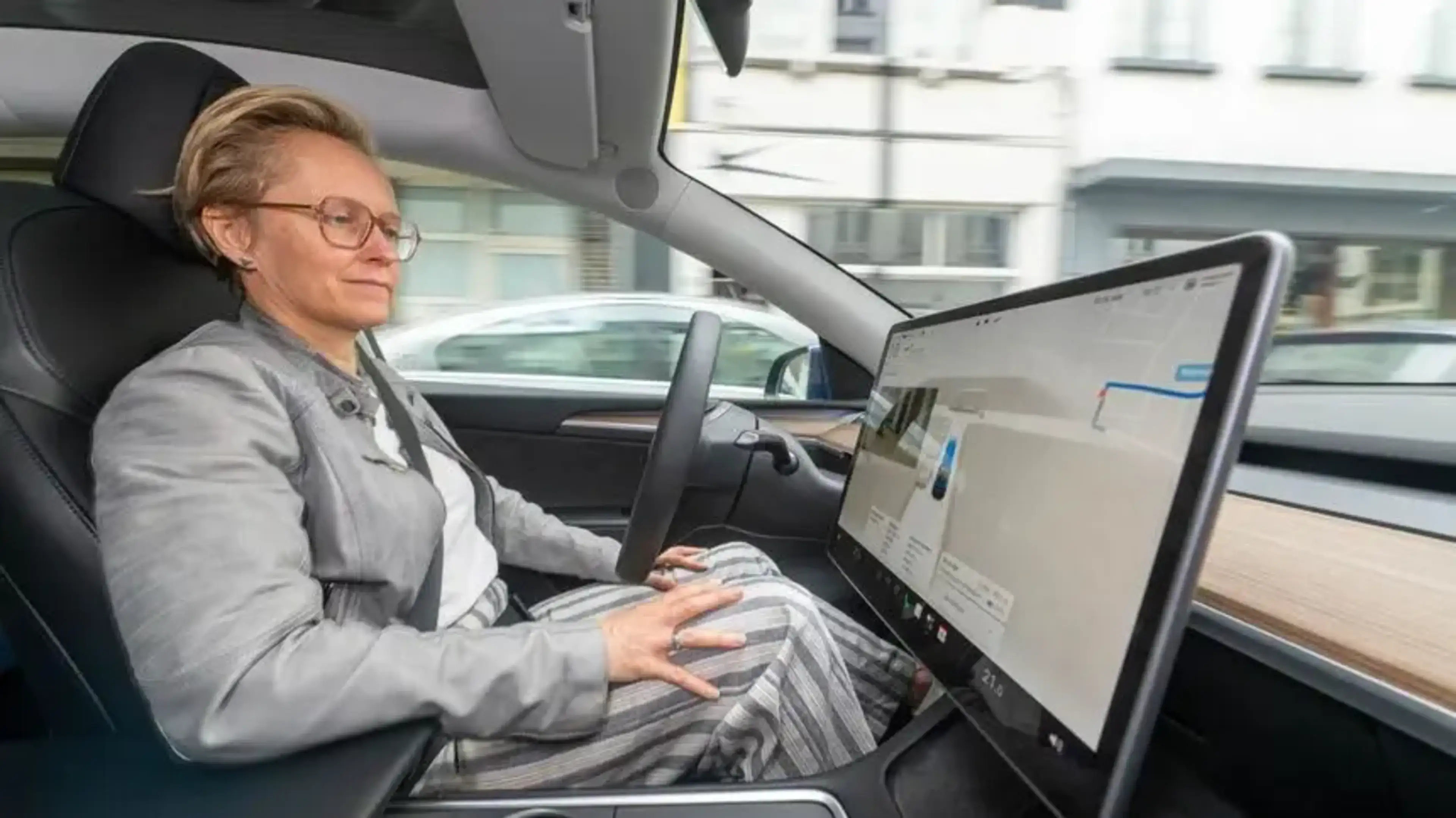 Veel Nederlanders zien niks in zelfrijdende auto, ook experts zijn kritisch: „Kan risico’s opleveren”