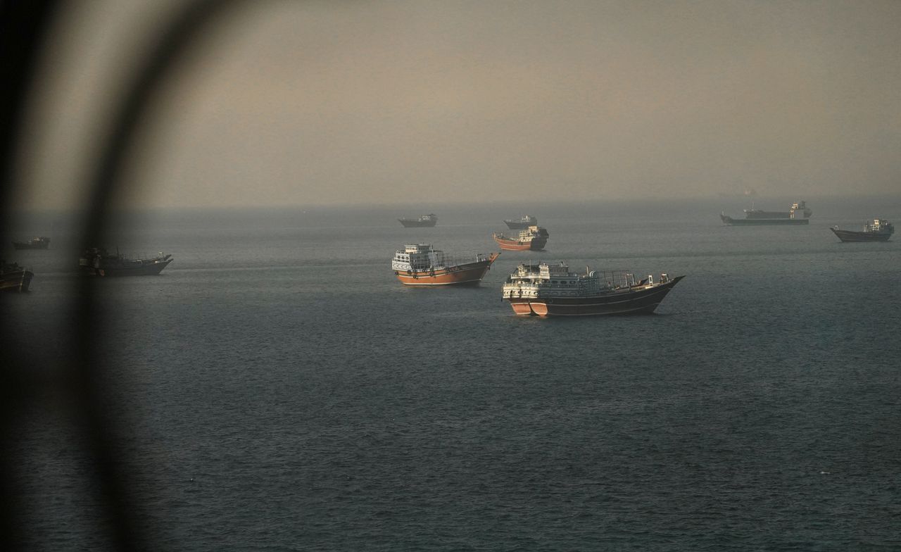 Invoer goederen uit Golfstaten naar Nederland in een maand tijd met tweederde gedaald door sluiting Straat van Hormuz
