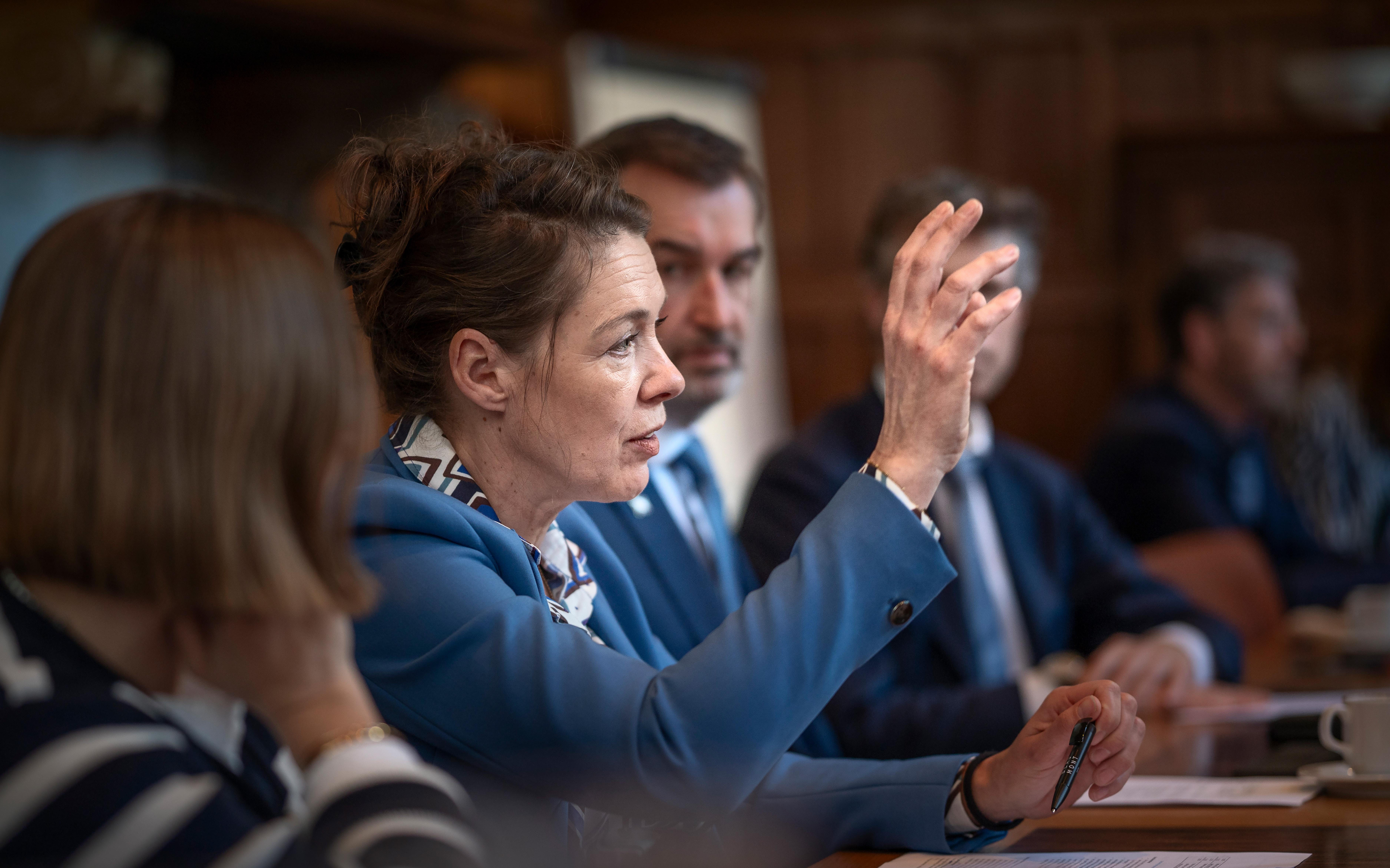Provinciebestuurder Susan Top vernietigend over fouten in versterkingsrapporten: ‘Confronterend, een pijnlijke bevestiging’