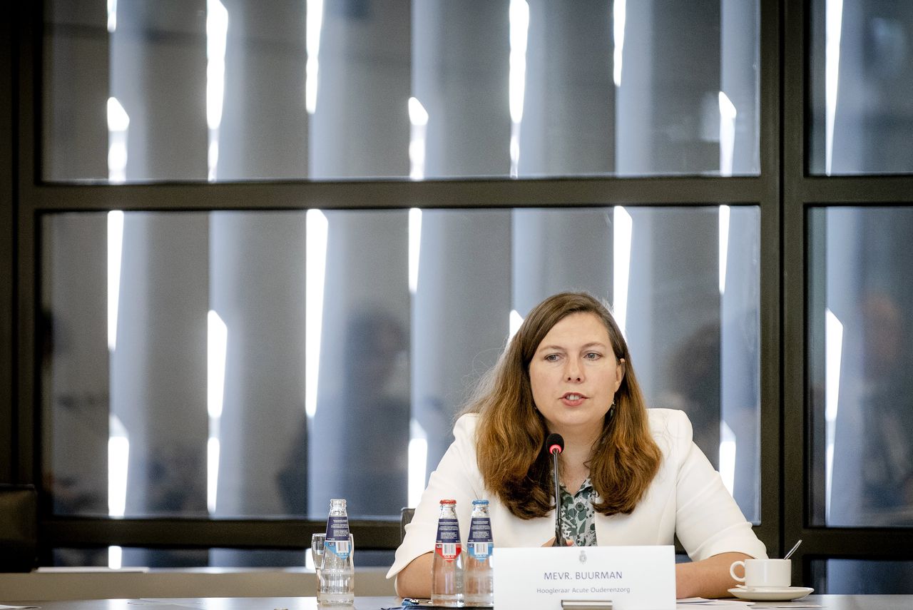 Coronacommissie verhoort topambtenaar Marina Eckenhausen en Bianca Buurman, voorvrouw van zorgmedewerkers. Wij zijn ze?