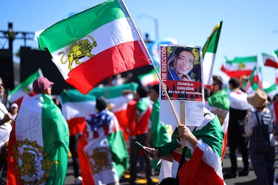 Iran loopt mogelijk van het veld tijdens duel met Nieuw-Zeeland in Los Angeles, protesten buiten stadion