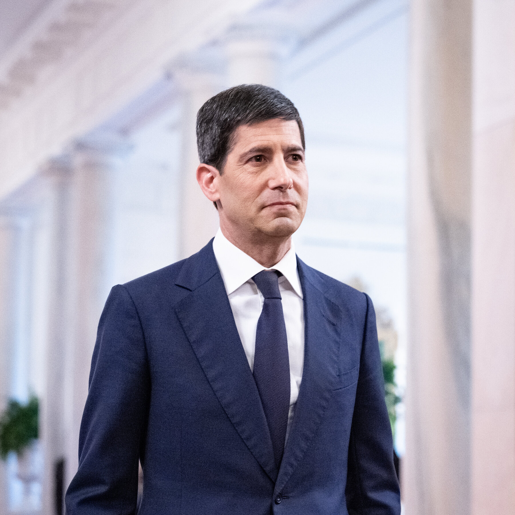 Warsh Faces Tenuous Balancing Act in First Fed Meeting as Chairman