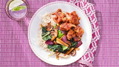 Wat Eten We Vandaag: Sriracha fried chicken met wokgroente