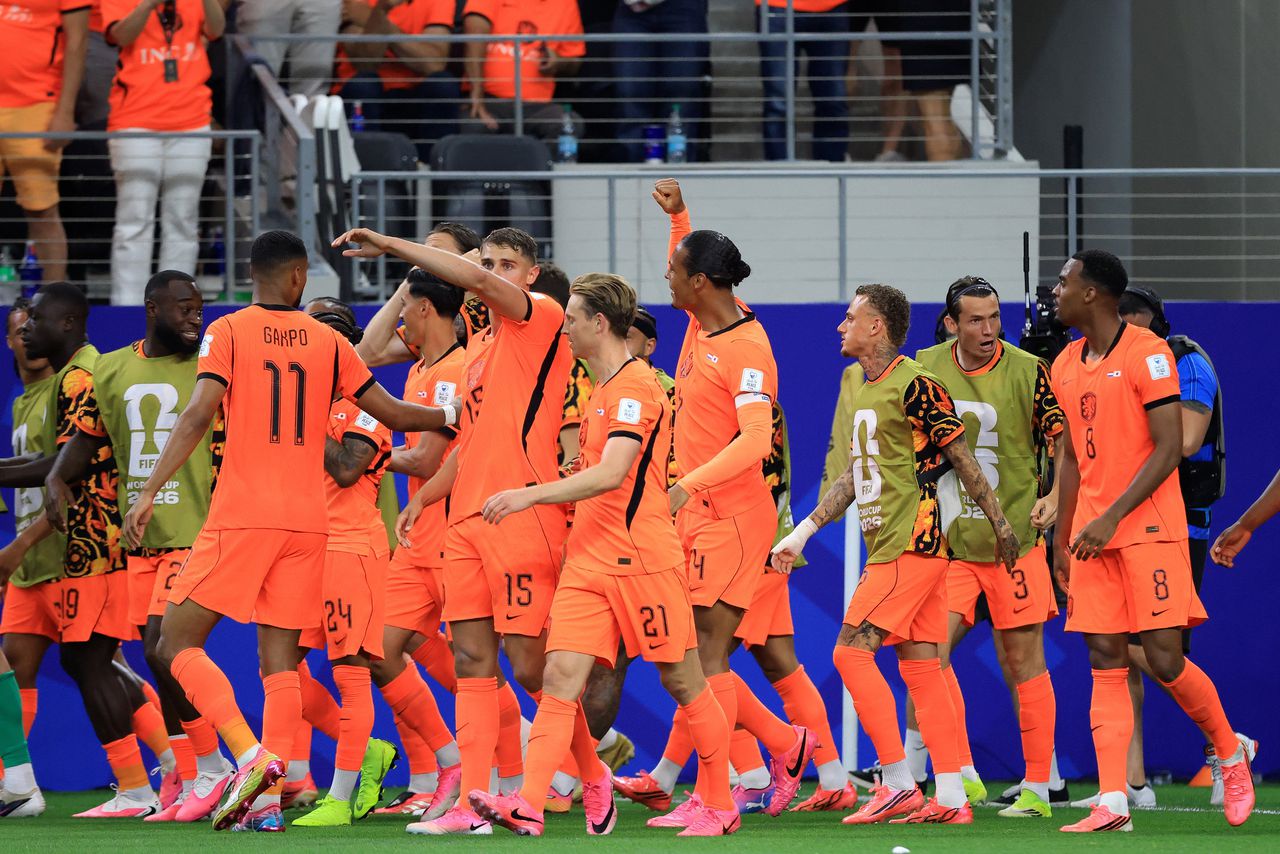 Van zwart naar wit naar kauwgumroze: hoe de voetbalschoen van kleur verschoot