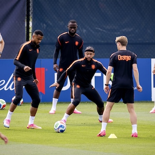Bondscoach Koeman vindt Depay fit genoeg om te spelen en de ploeg is ‘vol vertrouwen’