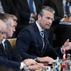 Defensieminister Hegseth kondigt grondige herziening aan van Amerikaanse inzet in Europa