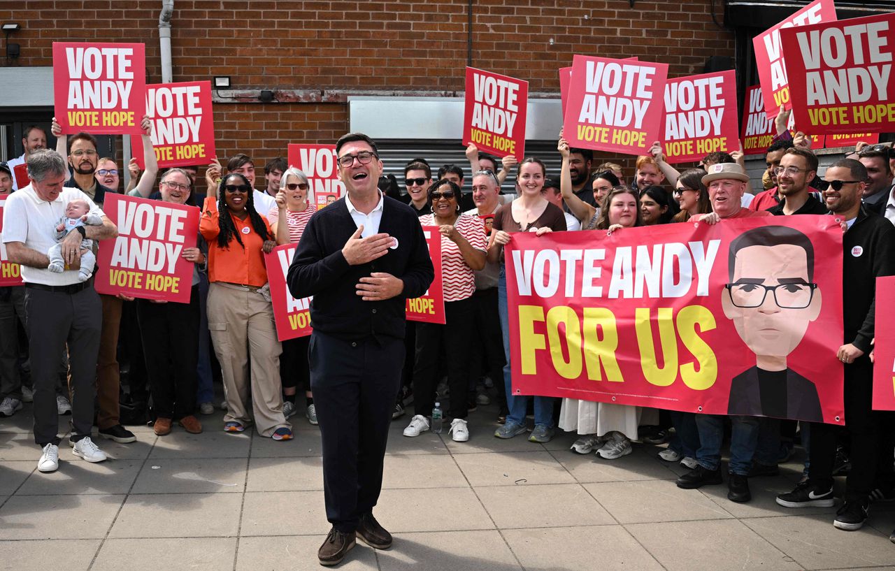 Een groot deel van Labour wil Andy Burnham nu als leider, en snel graag. Maar premier Starmer wil niet weg