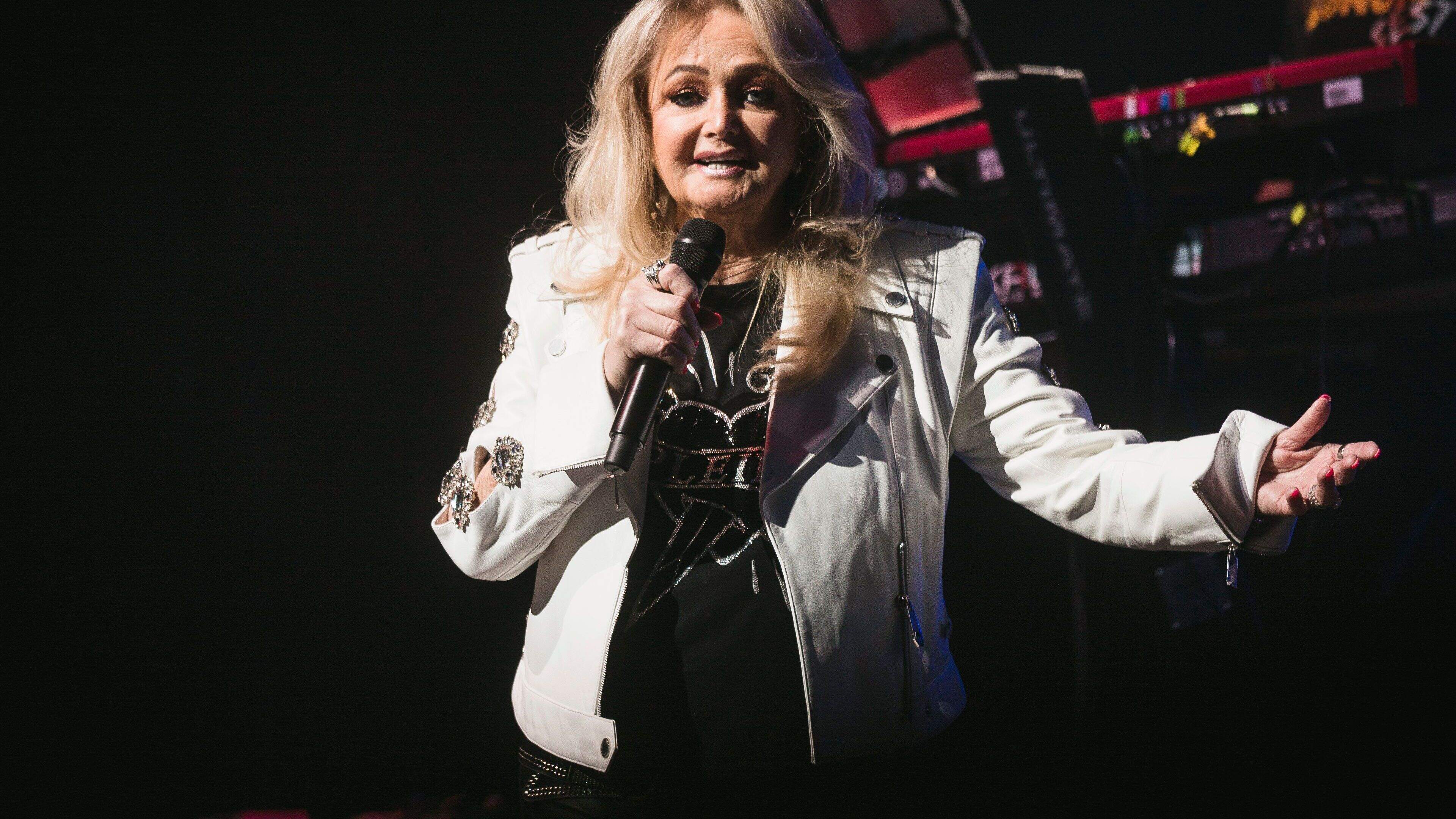 Zangeres Bonnie Tyler (75) ontwaakt uit coma