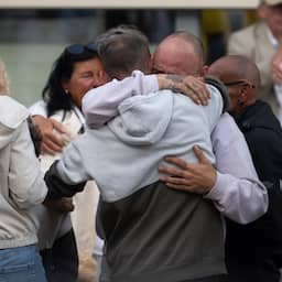 In beeld | Honderden deelnemers bij stille tocht na fataal ongeluk Zeeland