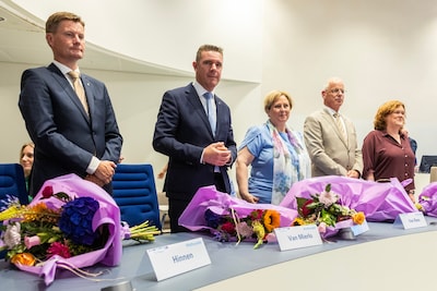 Vijf wethouders in nog geen 20 seconden benoemd: Is Almelo daarmee de mist in gegaan?