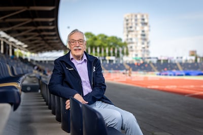 Na 45 jaar bij de FBK Games denkt Johan (76) nog vaak aan één moment: ‘De grote Carl Lewis in Hengelo’