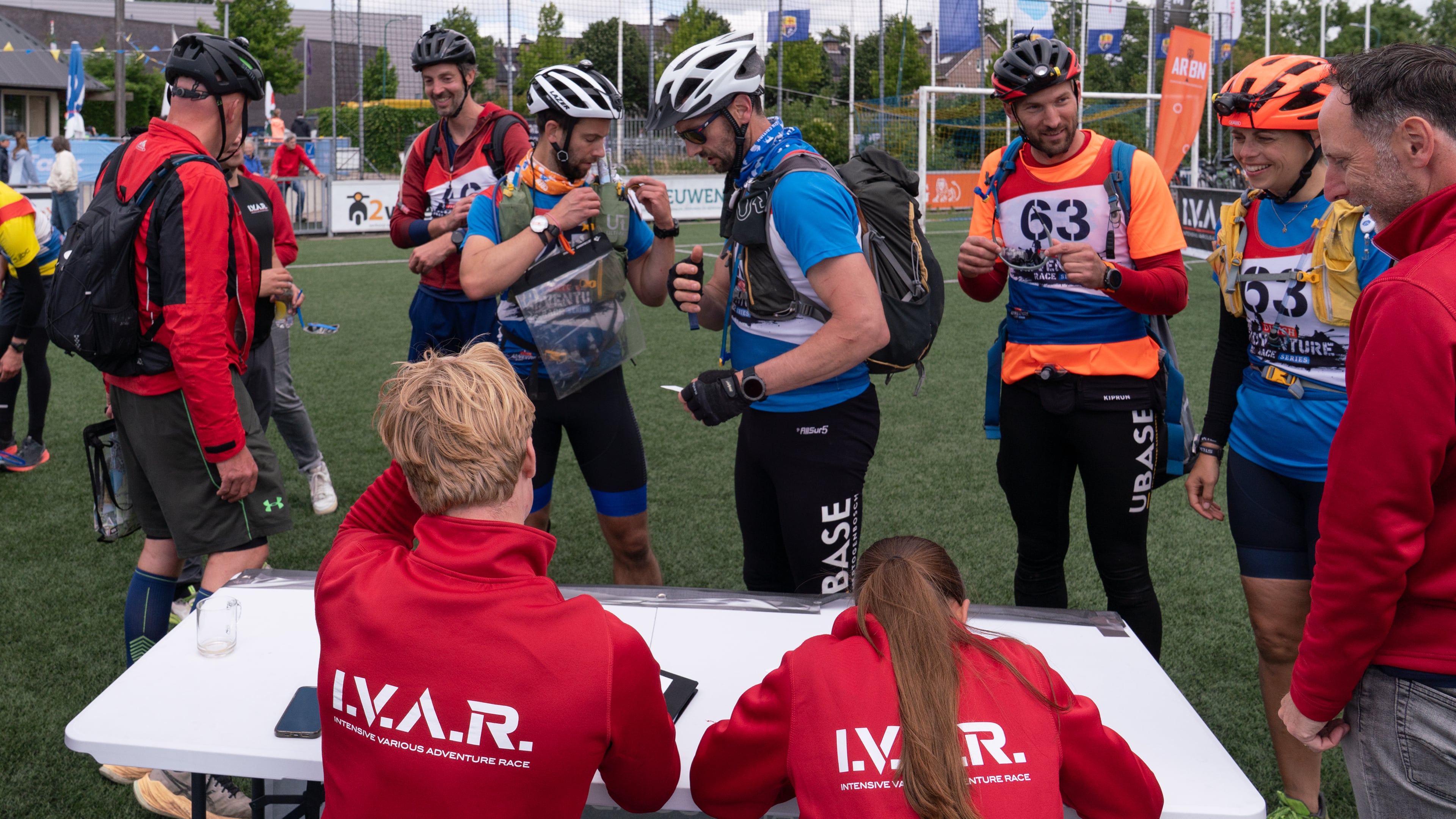 ’De fietstocht over het strand leek eindeloos’. Avonturiers kiezen voor veertig uur afzien zonder telefoon, slaap en comfort tijdens NK adventure race