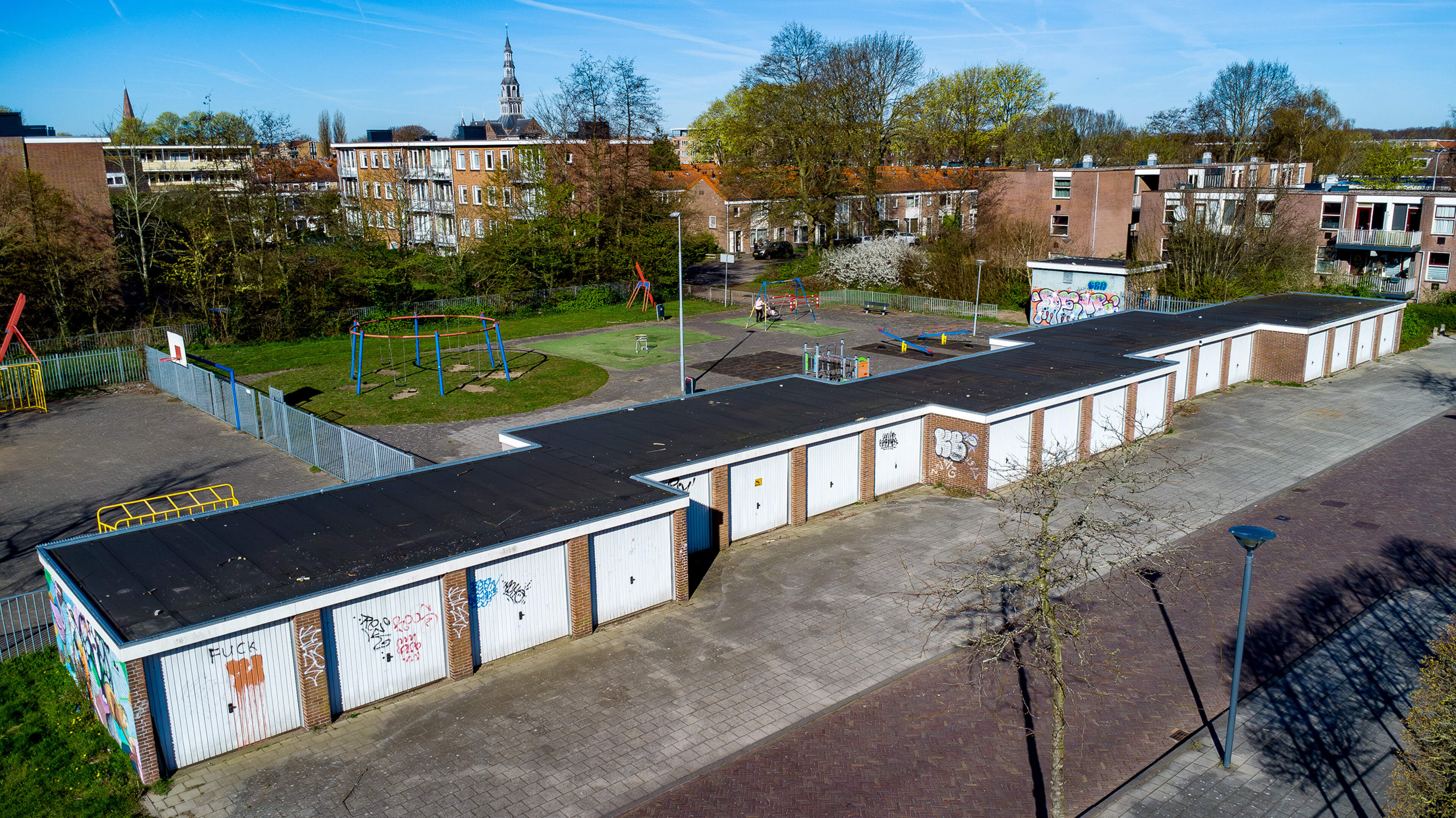 Meer plekken voor spoedzoekers in nieuwe woningen Huibert Pootstraat in Heemskerk. Parkeerdruk wordt volgens wethouder niet te hoog: ’Ben meerdere keren wezen kijken’