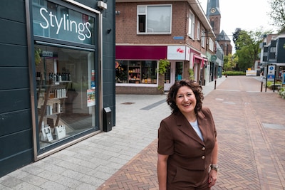Dit is Brigiet Schoemaker, de ‘regeltante’ van Hengelo: ‘Laat maar komen, dan ga ik er weer vol voor’