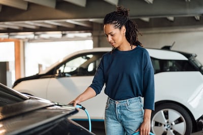Ik wil een laadpaal in de parkeergarage van ons appartementencomplex, wie betaalt dat?
