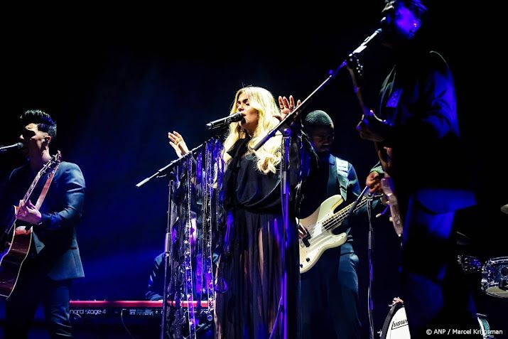 Roxeanne Hazes verschijnt als Dolly Parton in Stars on Stage