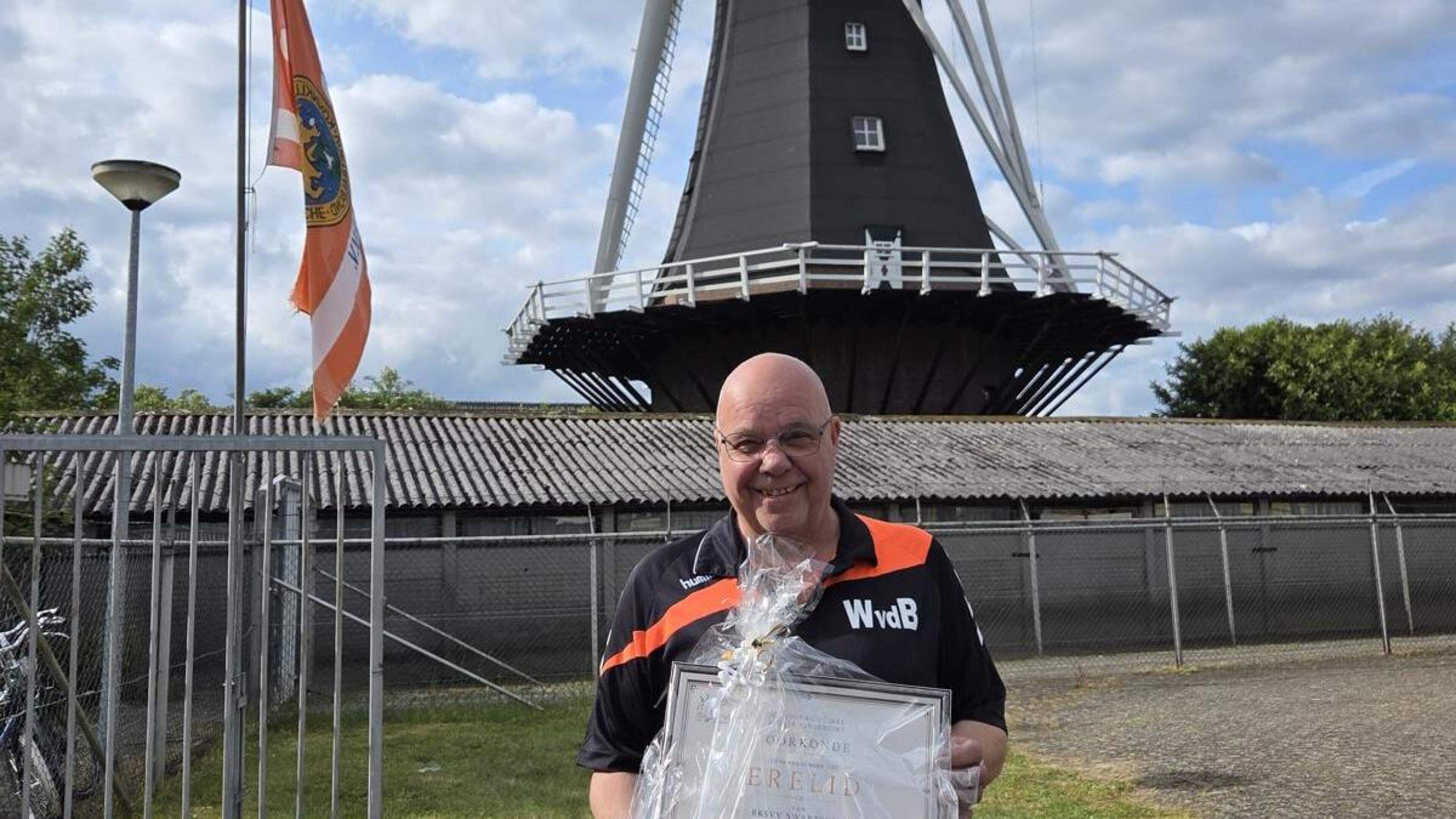 Will van den Boel krijgt erelidmaatschap bij RKSVV en droomt van seizoenskaart bij PSV: ‘Ik sta al drie jaar op de wachtlijst’
