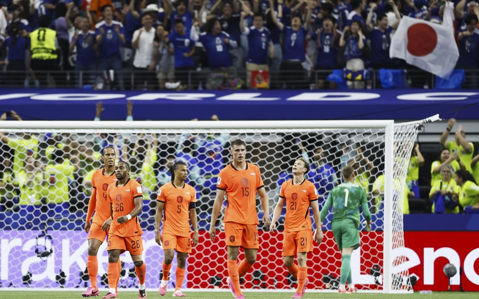 Nederlands elftal geeft in absolute slotfase overwinning weg tegen Japan in eerste WK-duel