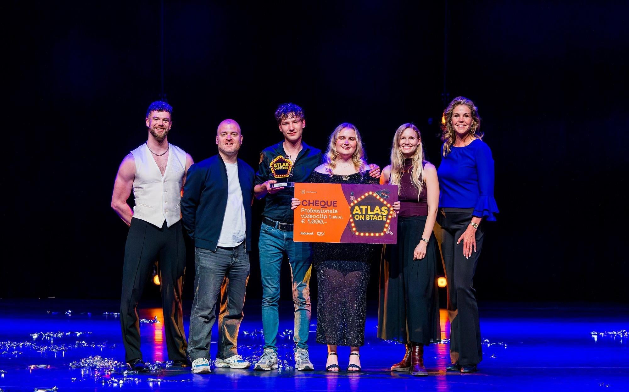 Lindsey wint talentenjacht in het Atlas Theater in Emmen. ‘Bijzonder hoe talent boven zichzelf uitstijgt’
