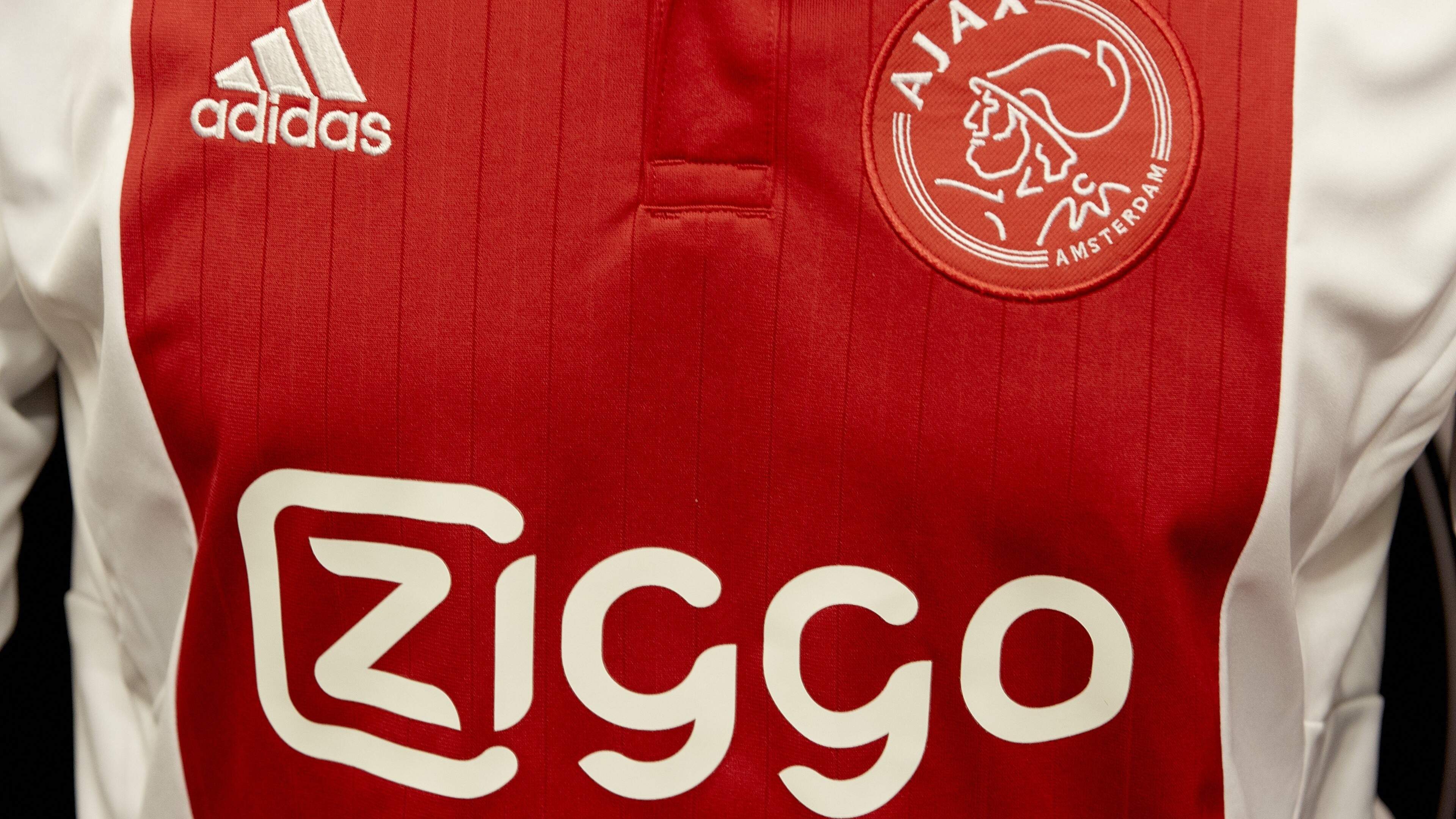 Ajax moet op zoek naar nieuwe hoofdsponsor: Ziggo verlengt aflopende contract niet