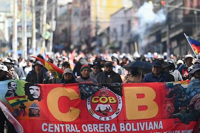 Protesten leggen Bolivia stil na schrappen brandstofsubsidies, president Paz kondigt noodtoestand af