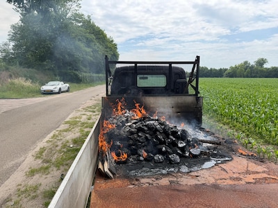 Brandweer rukt uit voor autobrand in Nuenen, blijkt hoop afval te zijn