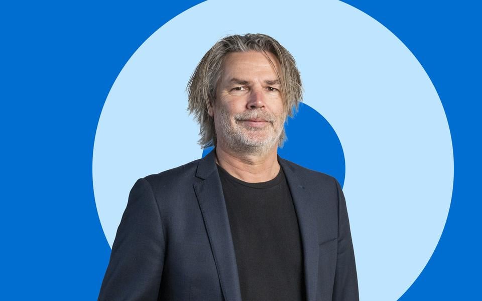 Voordat Nick Cave ons begroette met ‘Fuckin’ Lingen!’ vroeg een oud-collega, want half Groningen was erbij: ‘Verft hij zijn haar?’ | column Herman Sandman