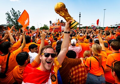 Ook Amerikanen in Dallas gaan ‘from left to right’ in Oranjemars naar stadion: ‘We love it’