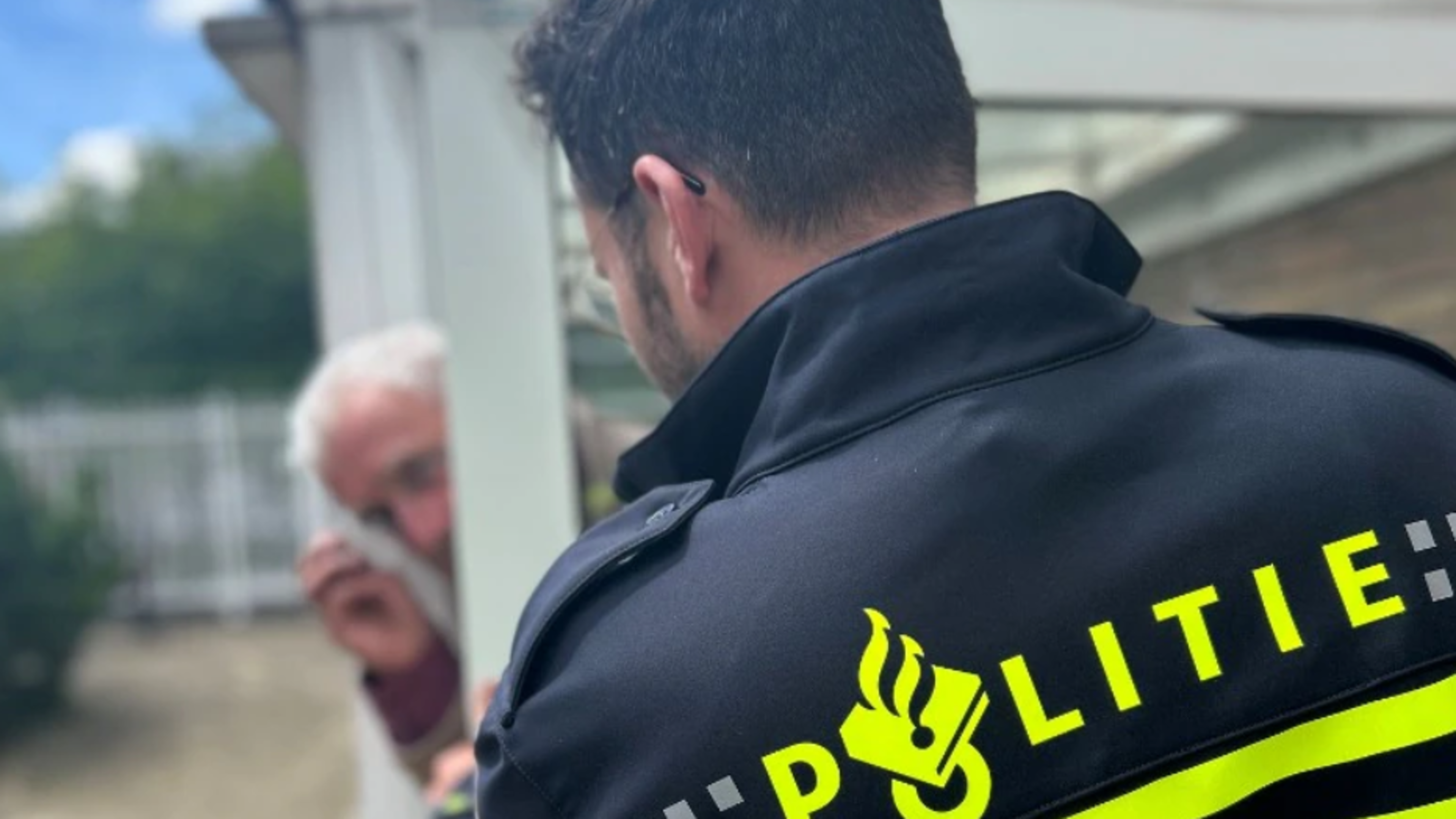 Veel meldingen nepagenten in Beek, politie waarschuwt: ‘Wij gaan nooit langs de deur om pinpassen op te halen’