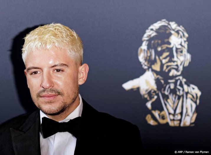 Lil Kleine deelt beelden van nieuwe Ferrari: paardje in galop