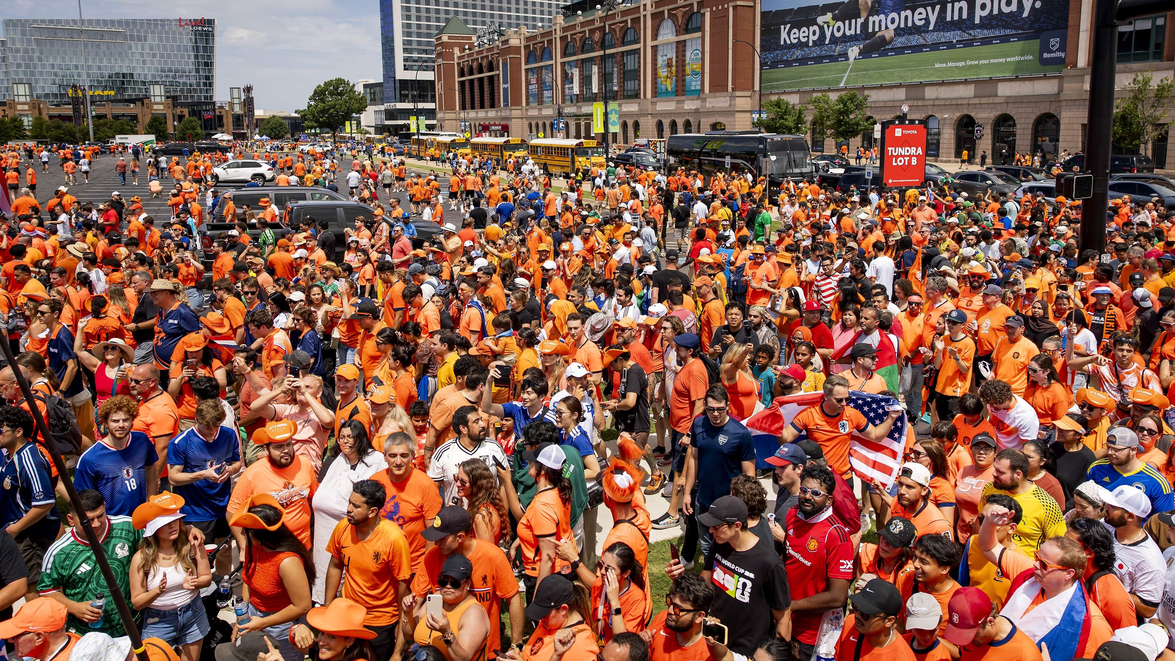 KNVB waarschuwt Oranje-fans en heeft adviezen voor extreme hitte in Houston