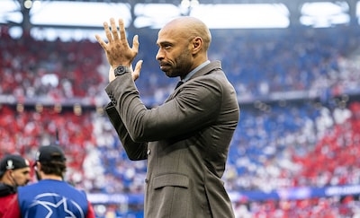 LIVE WK voetbal | New York vernoemt straten naar voetballegendes Henry en Pelé, supporters Ivoorkust komen Amerika niet in