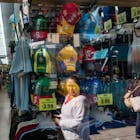 Migratieregels en geopolitieke spanningen werpen schaduw over ‘verbindend’ WK voetbal