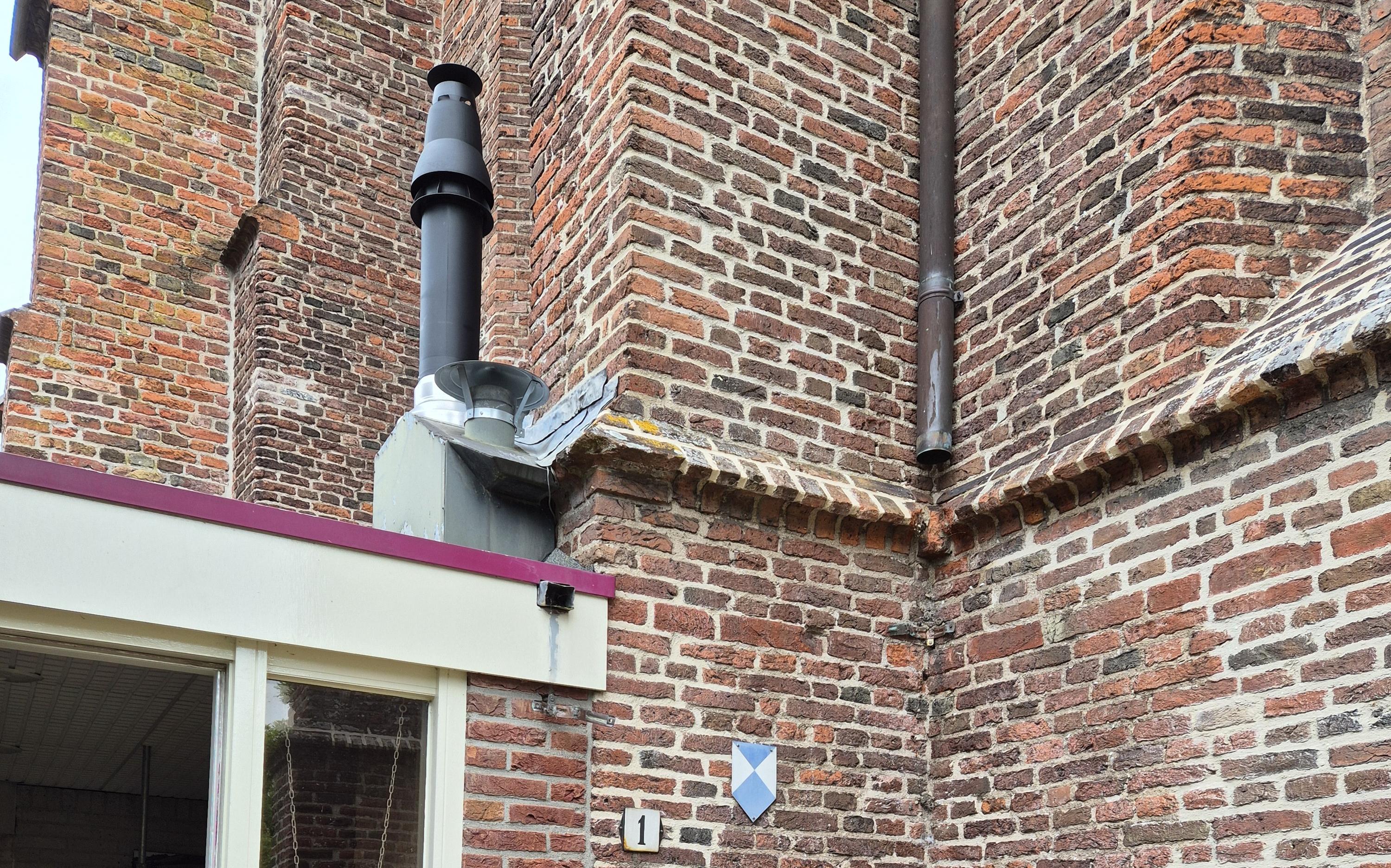 Koperdieven stelen regenpijpen Stefanuskerk Beilen; kerk stapt over op kunststof. ‘Doodzonde, maar het is wat het is’
